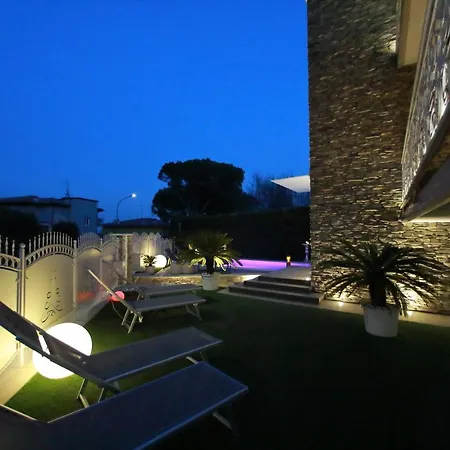 Bed & Breakfast Bellavista Exclusive In Zona Con Piscina -jacuzzi Vista La Colazione Viene Servita In Pasticceria Rinomata Ed Esclusiva Esterna Desenzano del Garda