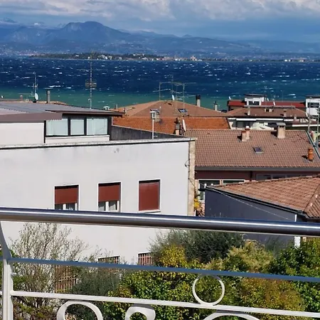 Bellavista Exclusive In Zona Con Piscina -jacuzzi Vista La Colazione Viene Servita In Pasticceria Rinomata Ed Esclusiva Esterna Bed & Breakfast Desenzano del Garda