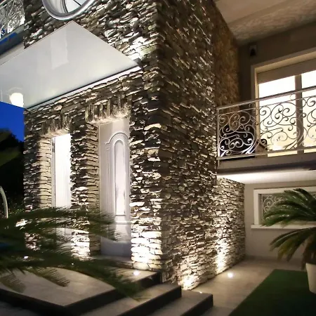 Bellavista Exclusive In Zona Con Piscina -jacuzzi Vista La Colazione Viene Servita In Pasticceria Rinomata Ed Esclusiva Esterna 4*