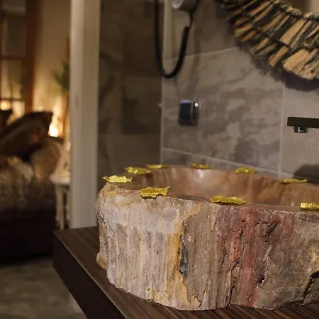 Bellavista Exclusive In Zona Con Piscina -jacuzzi Vista La Colazione Viene Servita In Pasticceria Rinomata Ed Esclusiva Esterna