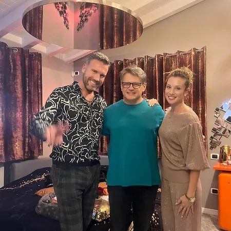 Bellavista Exclusive In Zona Con Piscina -jacuzzi Vista La Colazione Viene Servita In Pasticceria Rinomata Ed Esclusiva Esterna Bed & Breakfast Desenzano del Garda