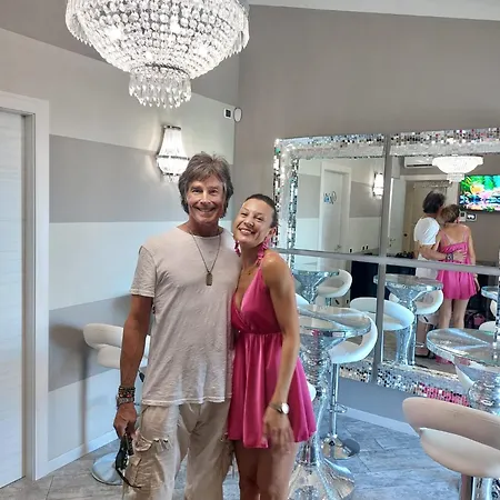 Bed & Breakfast Bellavista Exclusive In Zona Con Piscina -jacuzzi Vista La Colazione Viene Servita In Pasticceria Rinomata Ed Esclusiva Esterna