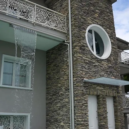 Bellavista Exclusive In Zona Con Piscina -jacuzzi Vista La Colazione Viene Servita In Pasticceria Rinomata Ed Esclusiva Esterna Bed & Breakfast