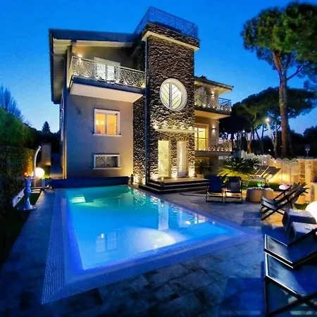 Bellavista Exclusive In Zona Con Piscina -jacuzzi Vista La Colazione Viene Servita In Pasticceria Rinomata Ed Esclusiva Esterna Desenzano del Garda