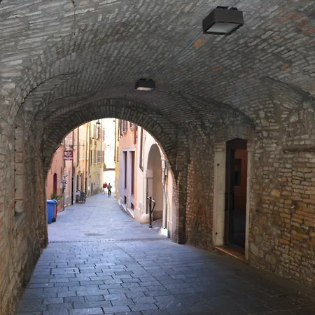 Bellavista Exclusive In Zona Con Piscina -jacuzzi Vista La Colazione Viene Servita In Pasticceria Rinomata Ed Esclusiva Esterna Bed & Breakfast Desenzano del Garda