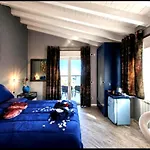 Bellavista Exclusive In Zona Con Piscina Riscaldata-jacuzzi Vista La Colazione Viene Servita In Pasticceria Esclusiva In Centro-vicina Struttura-animali Di Piccola Taglia Ammessi Su Richiesta Bed and breakfast Desenzano del Garda