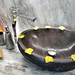 Bellavista Exclusive In Zona Con Piscina Riscaldata-jacuzzi Vista La Colazione Viene Servita In Pasticceria Esclusiva In Centro-vicina Struttura-animali Di Piccola Taglia Ammessi Su Richiesta Desenzano del Garda