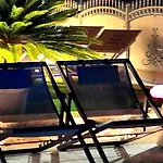 Bellavista Exclusive In Zona Con Piscina Riscaldata-jacuzzi Vista La Colazione Viene Servita In Pasticceria Esclusiva In Centro-vicina Struttura-animali Di Piccola Taglia Ammessi Su Richiesta Bed and breakfast