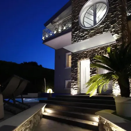 Bellavista Exclusive In Zona Con Piscina -jacuzzi Vista La Colazione Viene Servita In Pasticceria Rinomata Ed Esclusiva Esterna Дезенцано-дель-Гарда