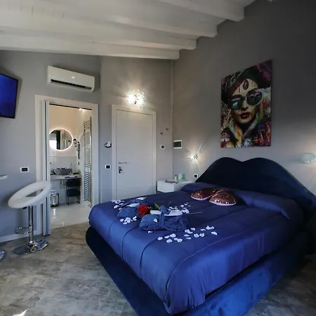 Bellavista Exclusive In Zona Con Piscina Riscaldata E Jacuzzi Vista 住宿加早餐酒店 代森扎诺-德尔加达