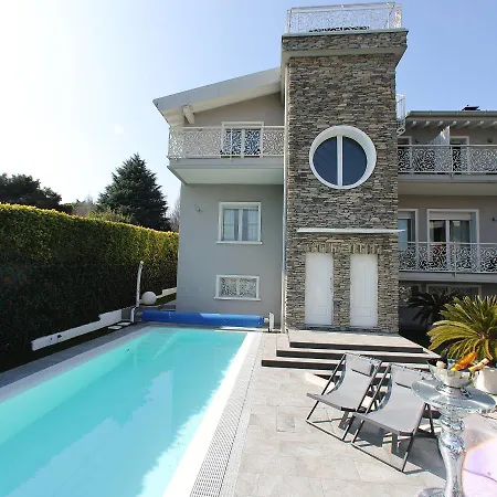 Bellavista Exclusive In Zona Con Piscina Riscaldata E Jacuzzi Vista 住宿加早餐酒店 代森扎诺-德尔加达