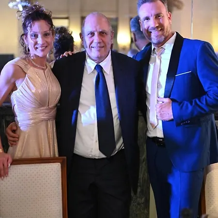 Bellavista Exclusive In Zona Con Piscina -jacuzzi Vista La Colazione Viene Servita In Pasticceria Rinomata Ed Esclusiva Esterna 4*