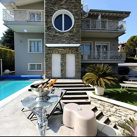 Bellavista Exclusive In Zona Con Piscina Riscaldata-jacuzzi Vista La Colazione Viene Servita In Pasticceria Esclusiva In Centro-vicina Struttura-animali Di Piccola Taglia Ammessi Su Richiesta Bed and breakfast