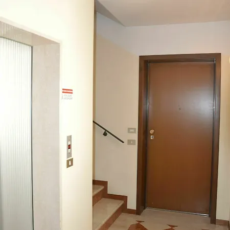 Bellavista Exclusive In Zona Con Piscina -jacuzzi Vista La Colazione Viene Servita In Pasticceria Rinomata Ed Esclusiva Esterna