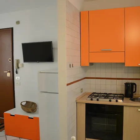 Bellavista Exclusive In Zona Con Piscina -jacuzzi Vista La Colazione Viene Servita In Pasticceria Rinomata Ed Esclusiva Esterna