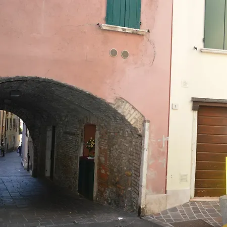 Bellavista Exclusive In Zona Con Piscina -jacuzzi Vista La Colazione Viene Servita In Pasticceria Rinomata Ed Esclusiva Esterna 4*