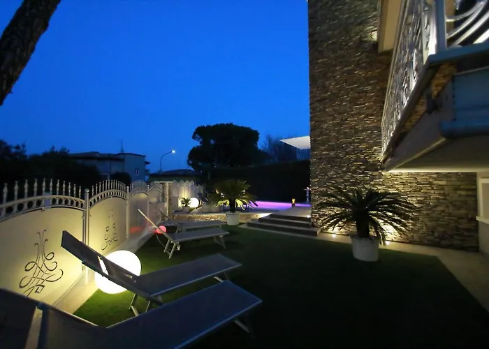 Bed & Breakfast Bellavista Exclusive In Zona Con Piscina Riscaldata-jacuzzi Vista La Colazione Viene Servita In Pasticceria Rinomata Ed Esclusiva Esterna Desenzano del Garda