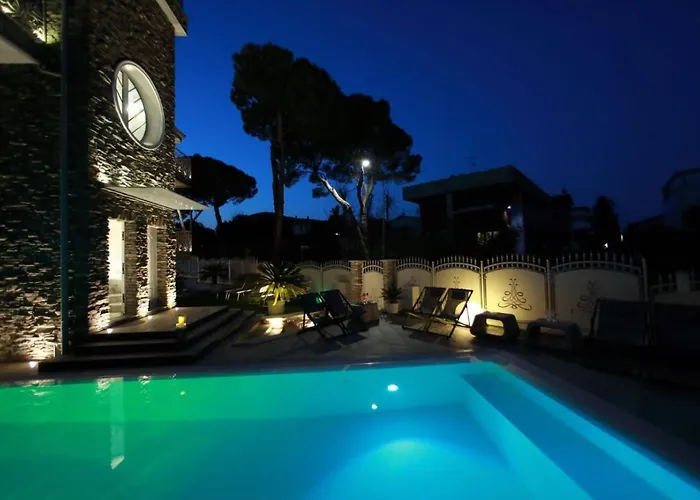 Bed & Breakfast Bellavista Exclusive In Zona Con Piscina Riscaldata-jacuzzi Vista La Colazione Viene Servita In Pasticceria Rinomata Ed Esclusiva Esterna Desenzano del Garda