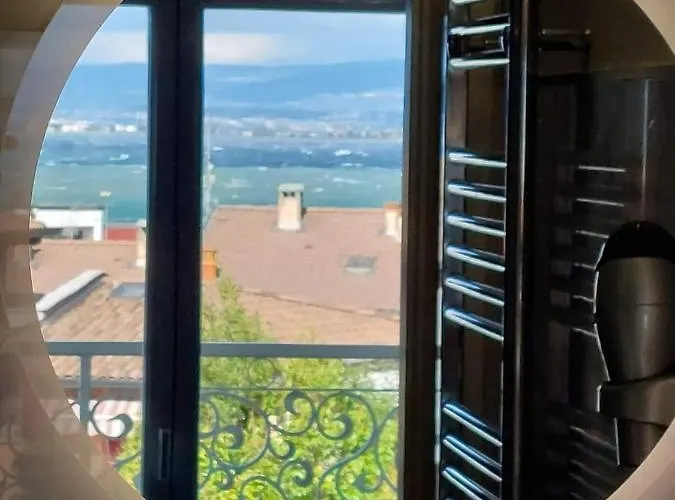 Bed & Breakfast Bellavista Exclusive In Zona Con Piscina Riscaldata-jacuzzi Vista La Colazione Viene Servita In Pasticceria Rinomata Ed Esclusiva Esterna Desenzano del Garda