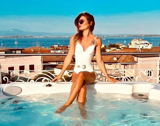 Bellavista Exclusive In Zona Con Piscina Riscaldata-jacuzzi Vista La Colazione Viene Servita In Pasticceria Rinomata Ed Esclusiva Esterna 4* Desenzano del Garda