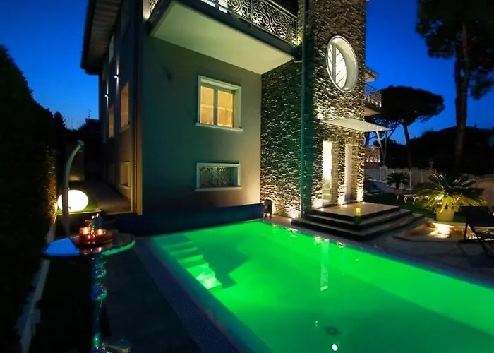 Bellavista Exclusive In Zona Con Piscina Riscaldata-jacuzzi Vista La Colazione Viene Servita In Pasticceria Rinomata Ed Esclusiva Esterna Desenzano del Garda