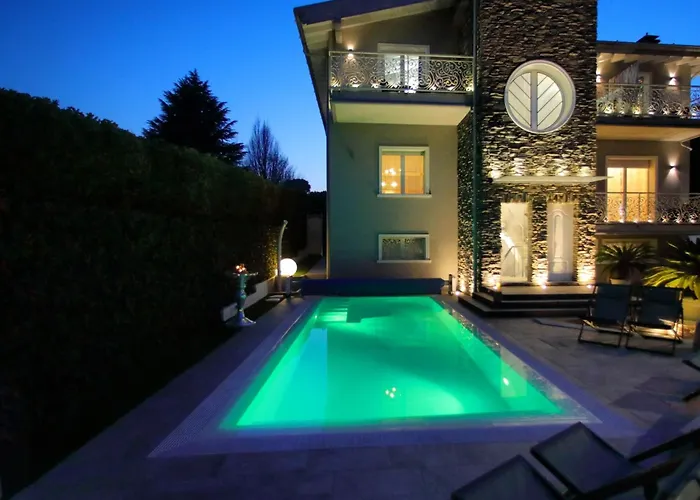 Bellavista Exclusive In Zona Con Piscina Riscaldata-jacuzzi Vista La Colazione Viene Servita In Pasticceria Rinomata Ed Esclusiva Esterna Bed & Breakfast