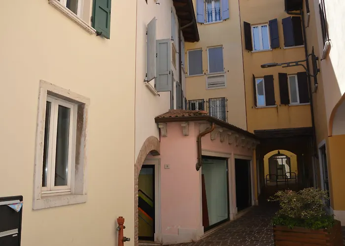 Bellavista Exclusive In Zona Con Piscina Riscaldata-jacuzzi Vista La Colazione Viene Servita In Pasticceria Rinomata Ed Esclusiva Esterna Bed & Breakfast Desenzano del Garda